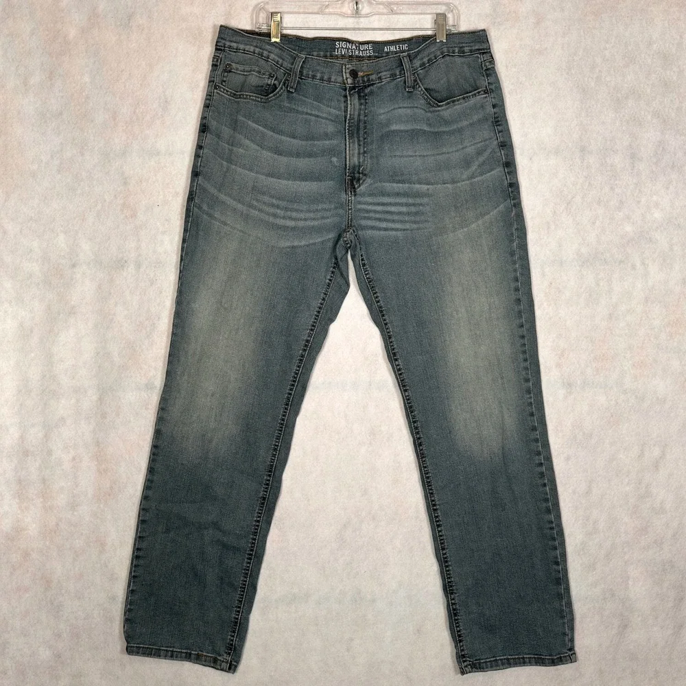 Signature Levi Strauss Jeans Mens 38x34 Athletic Fit Blue Denim Good Stretch